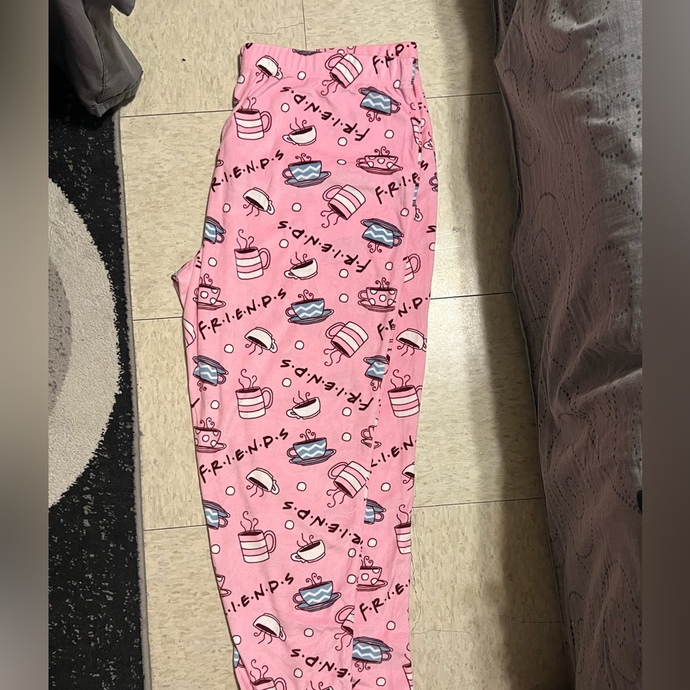 “FRIENDS” COMFY SOFT PJ SET